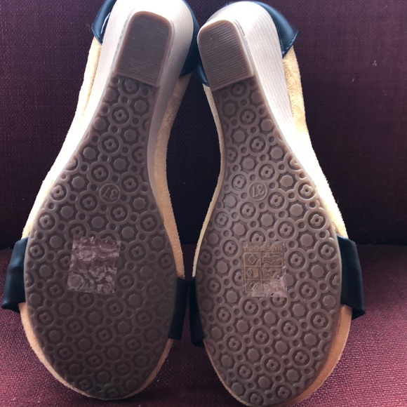 Brand new sandals wedge black roses - Picture 4 of 4